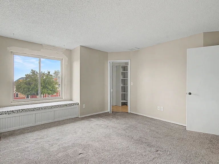 440 W Rockrimmon Blvd #C — Photo 7