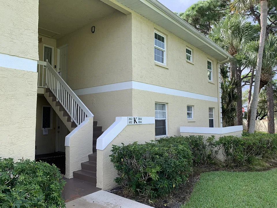 1544 SE Royal Green Cir #204