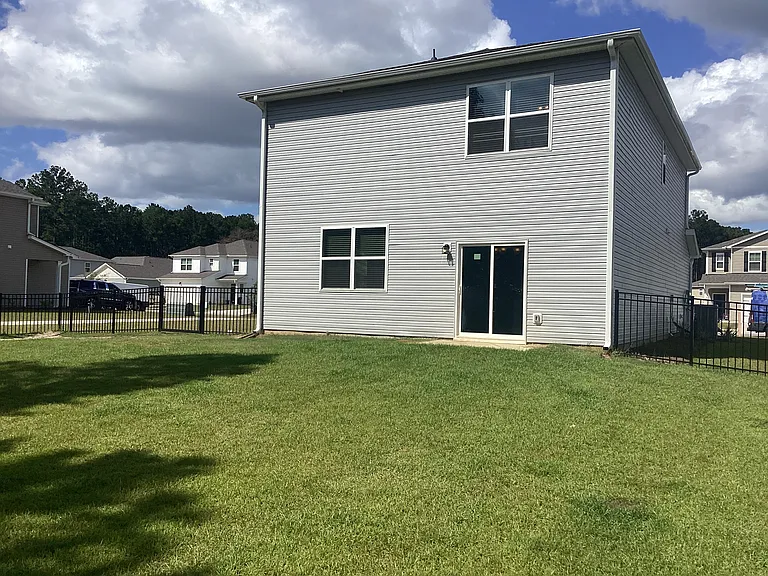 601 E Lionel Rd — Photo 21