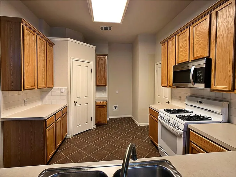 5726 Taylorcrest Dr — Photo 12