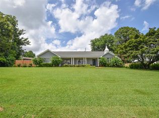 1812 Highfield Dr, Vestavia Hills, AL 35216