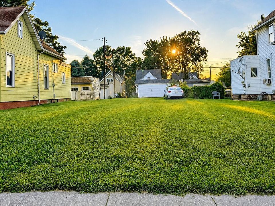 1st image of 438 Langdon St