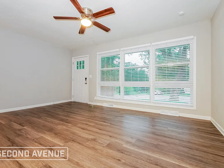 401 Lacy Ln — Photo 3