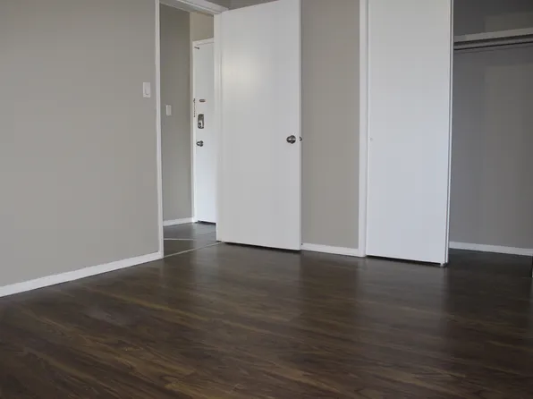 Rockhill Manor, 11930 104th St NW, Edmonton, AB T5G 2L2