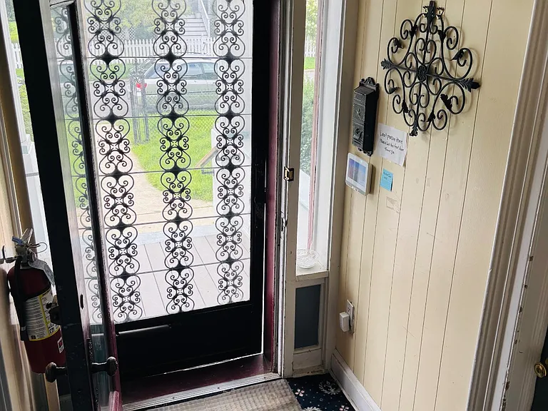 145 Carpenter Ave #4 — Photo 11