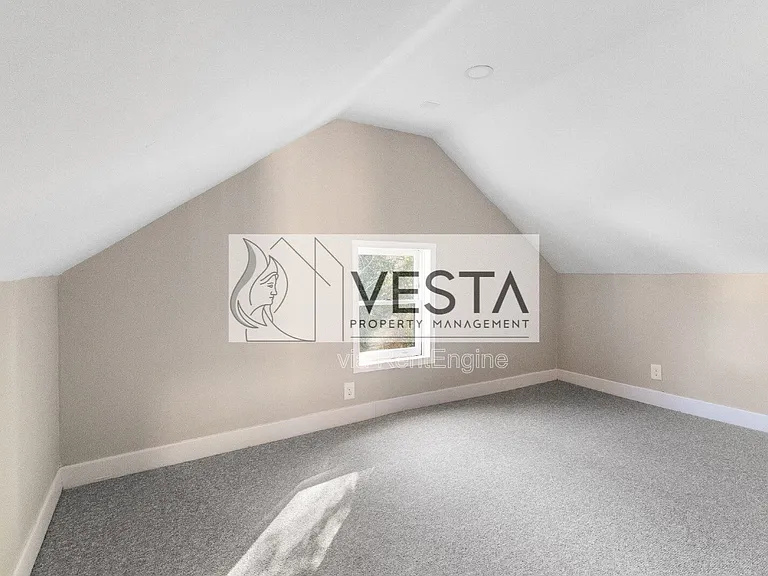 555 Baldwin Ave — Photo 23