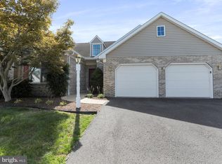 18727 Dover Dr, Hagerstown, MD 21742