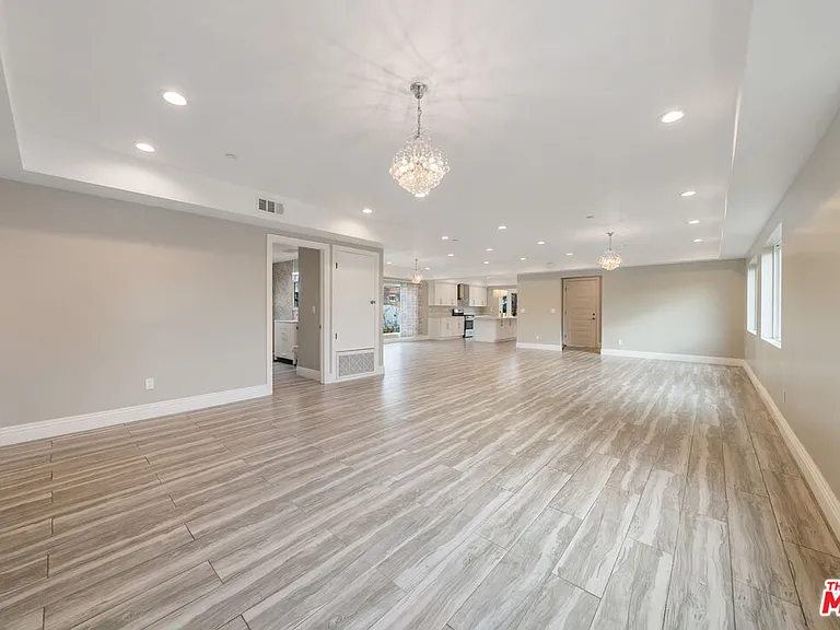 1357 Seward St — Photo 5