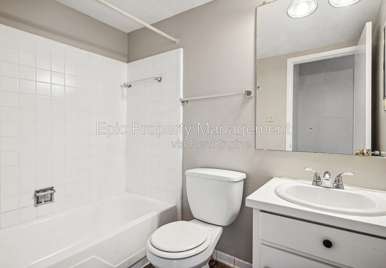 1 bed, 1.0 bath, $925 — Photo 3