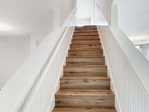 5th image of 3065 Hill St #11