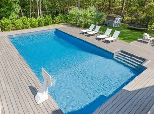 6 Douglas Ct, Hampton Bays, NY 11946