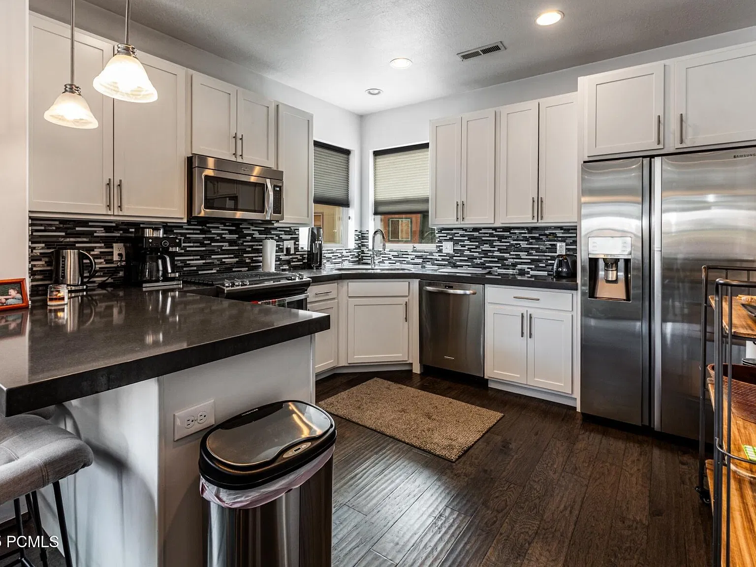 2 bed, 1255 sqft, $3,650 — Photo 3