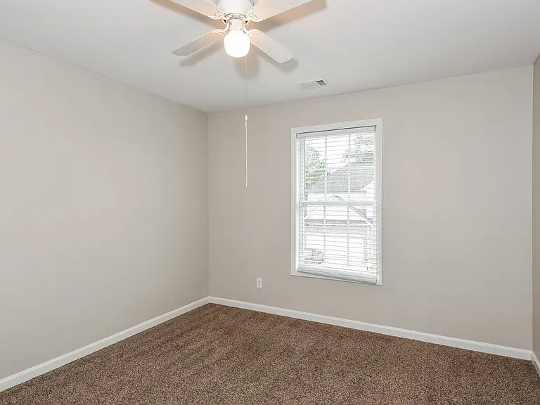204 Providence Dr — Photo 12