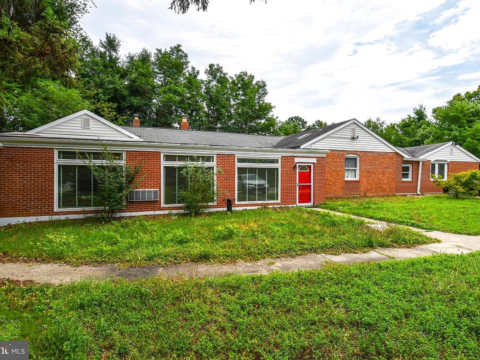 1st image of 301 Loureiro Ln