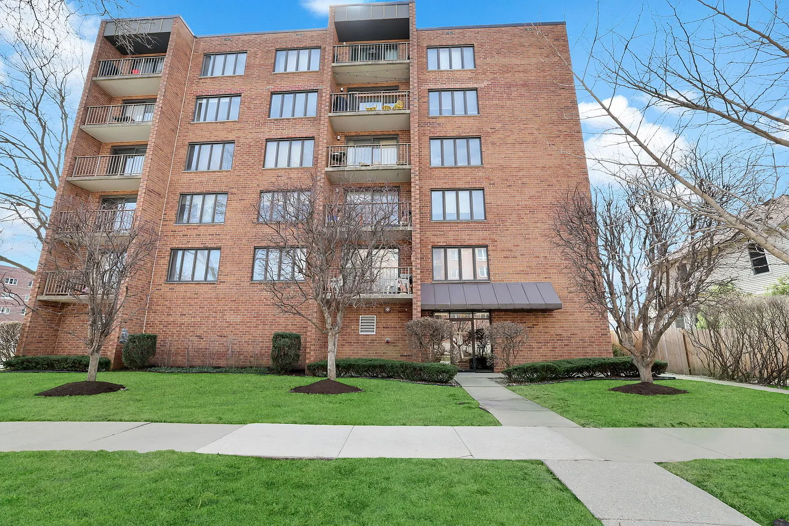 1389 Perry St APT 203 photo 1