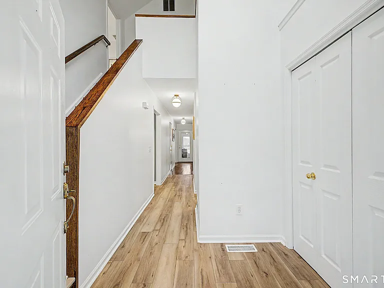 14 Shore Rd — Photo 9