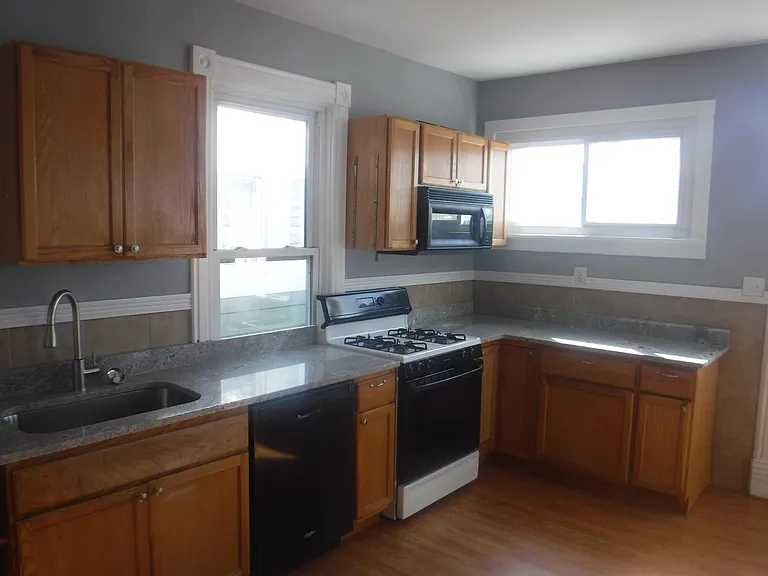 5466 Neosho St — Photo 6