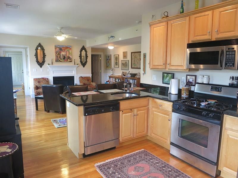 1st image of 98 Woodstock St #3