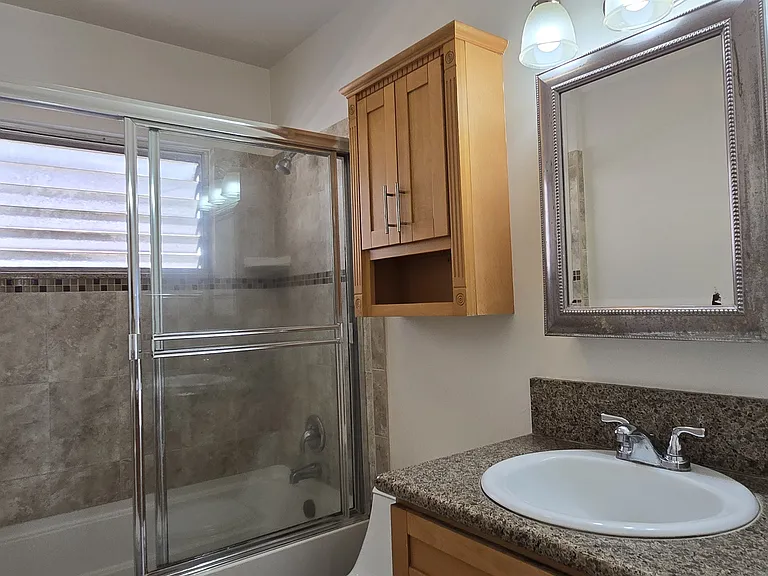 1302 Lyndon St #12 — Photo 7