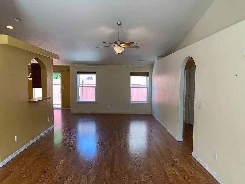 Building Photo - 5708 Ochoco Ln