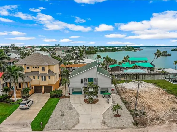261 Egret ST, FORT MYERS BEACH, FL 33931