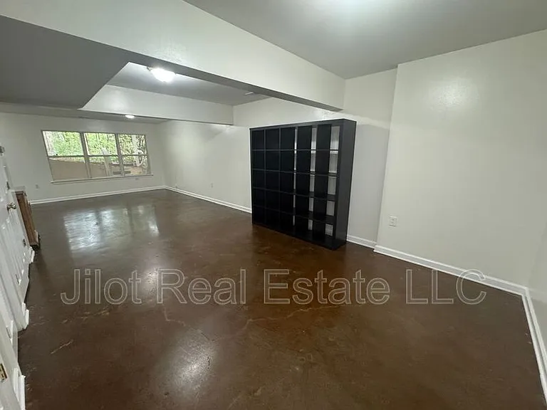 105 Dancing Fox Rd #B — Photo 6
