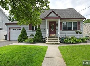 12-48 Sunnyside Dr, Fair Lawn, NJ 07410