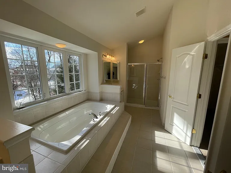 21330 Meadow Field Ct — Photo 40