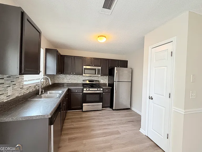 1007 Rolling Meadows Rd — Photo 6