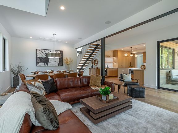 4th image of 277 Palisades Cir