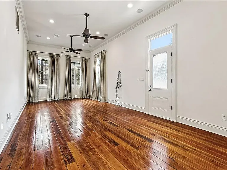 10' ceilings