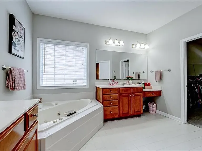 380 Simonton Crest Dr — Photo 16