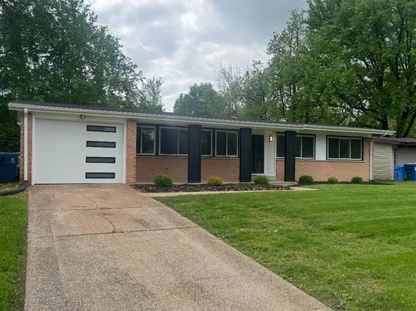 2530 N Waterford Dr, Florissant, MO 63033