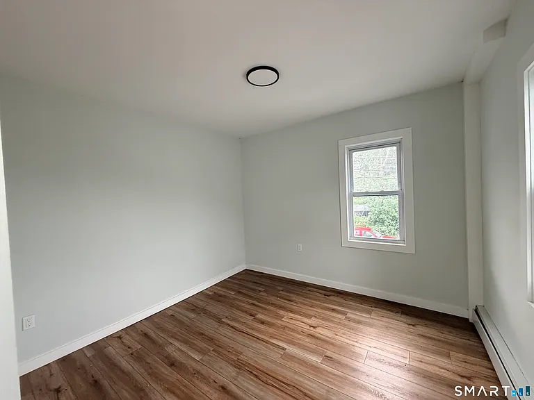 17 Laura St — Photo 18