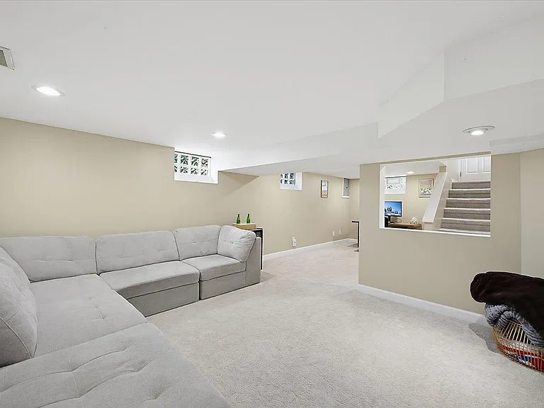 303 Midland Blvd — Photo 37