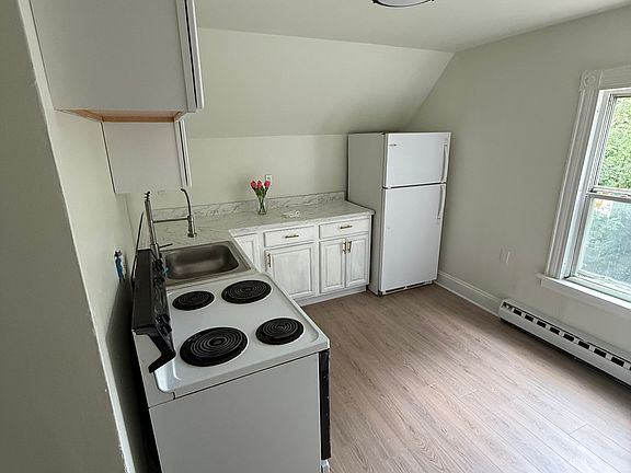 5th image of 295 Sargeant St