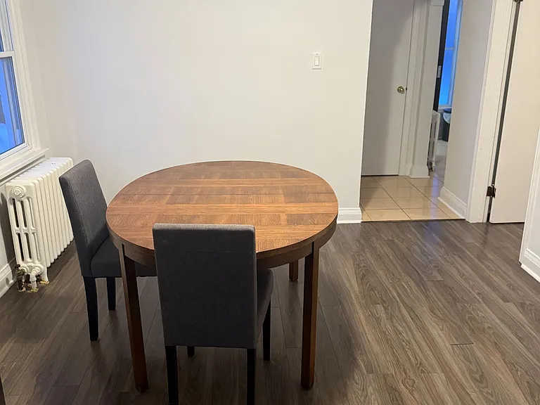 160 Welland Ave #2 — Photo 3