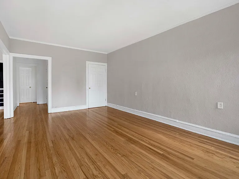 1237 1/2 W Greenleaf Ave #2E — Photo 5