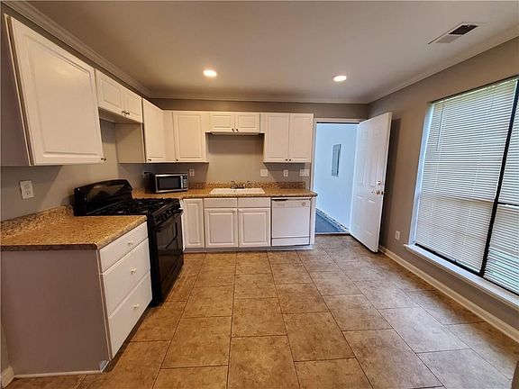 4th image of 983 Park Forest Dr
