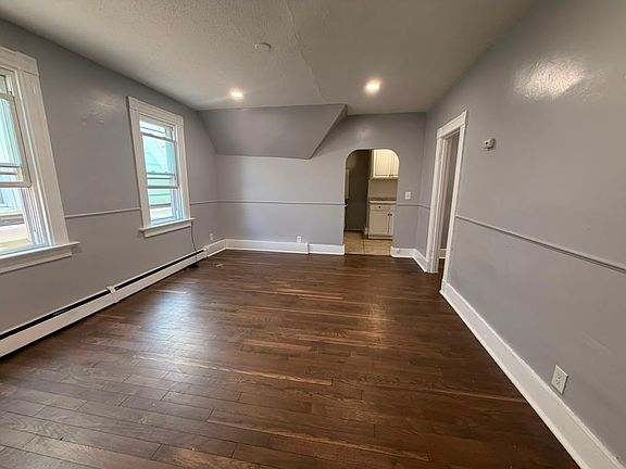 5th image of 534 Howard Ave #3A