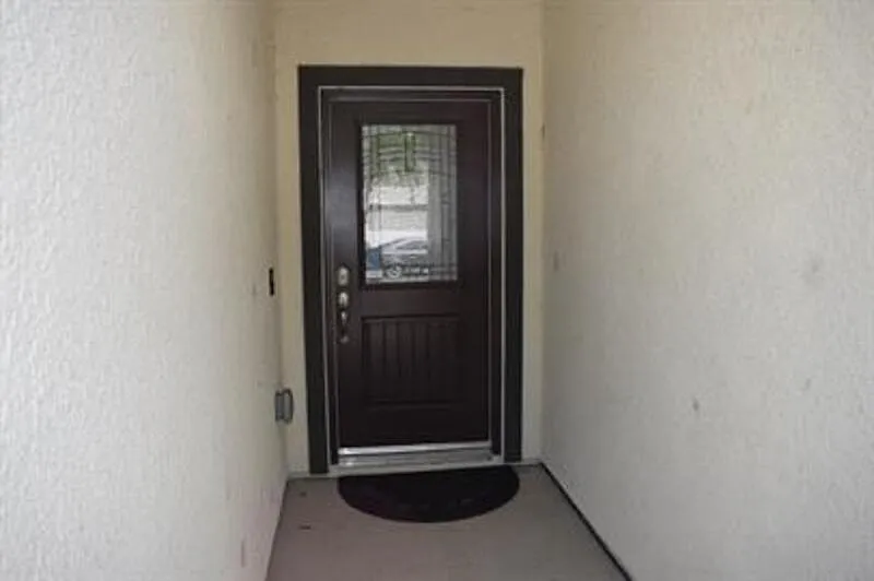3 bed, 2.5 bath, 2000 sqft, $2,100 — Photo 2