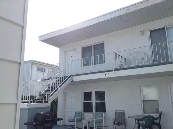 252 E Davis Ave APT F, Wildwood, NJ 08260