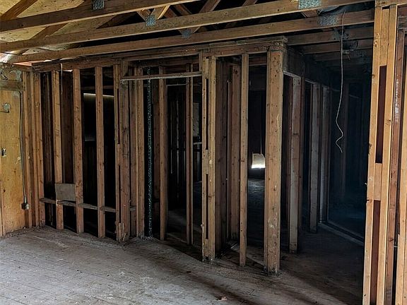 5th image of 4057 E Spokane Street