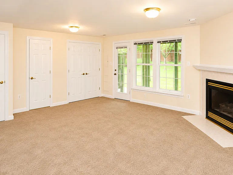 2218 Mears Ln — Photo 5