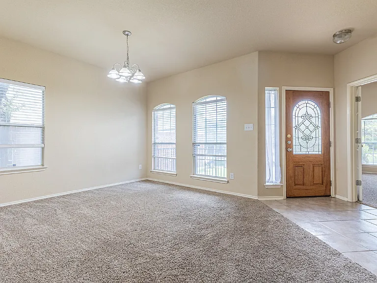 906 Ashbury Blf — Photo 7