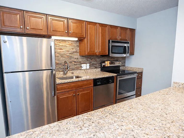 Brookfield Highlands Apartments 55+ — Photo 24