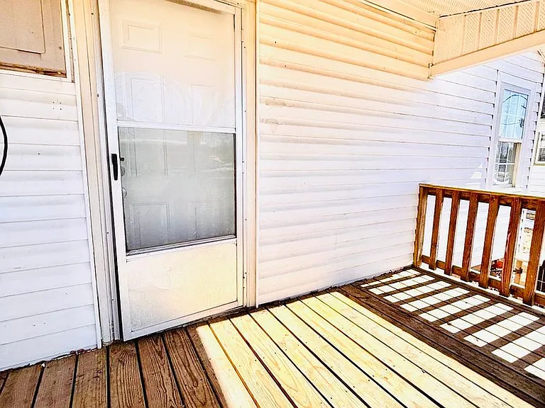 257 N Pine Ave — Photo 8