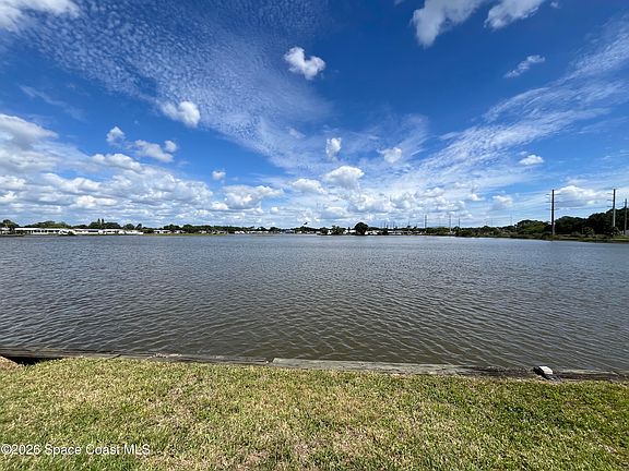 5th image of 300 Bottlebrush Ct