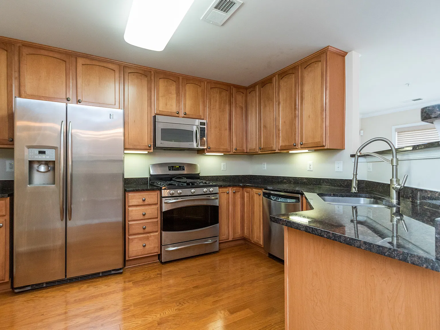 3 bed, 1571 sqft, $2,600 — Photo 4