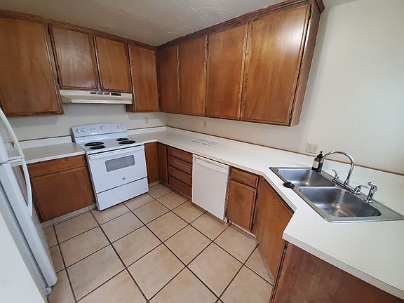 3rd image of 2430 Bainbridge St